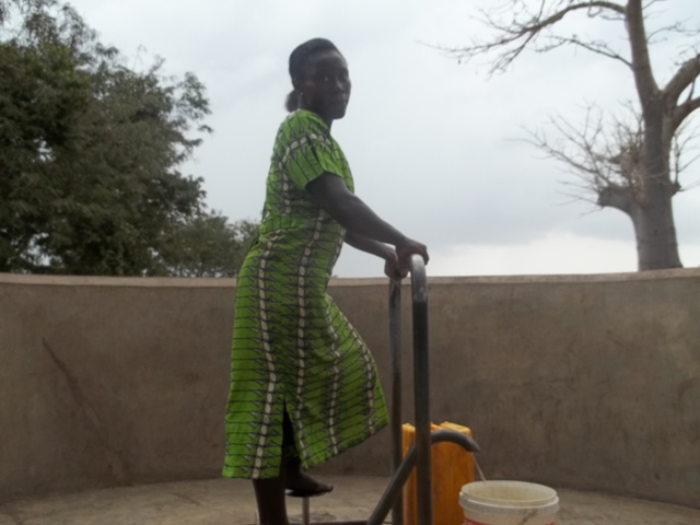Article : Togo : de l’eau à la poubelle